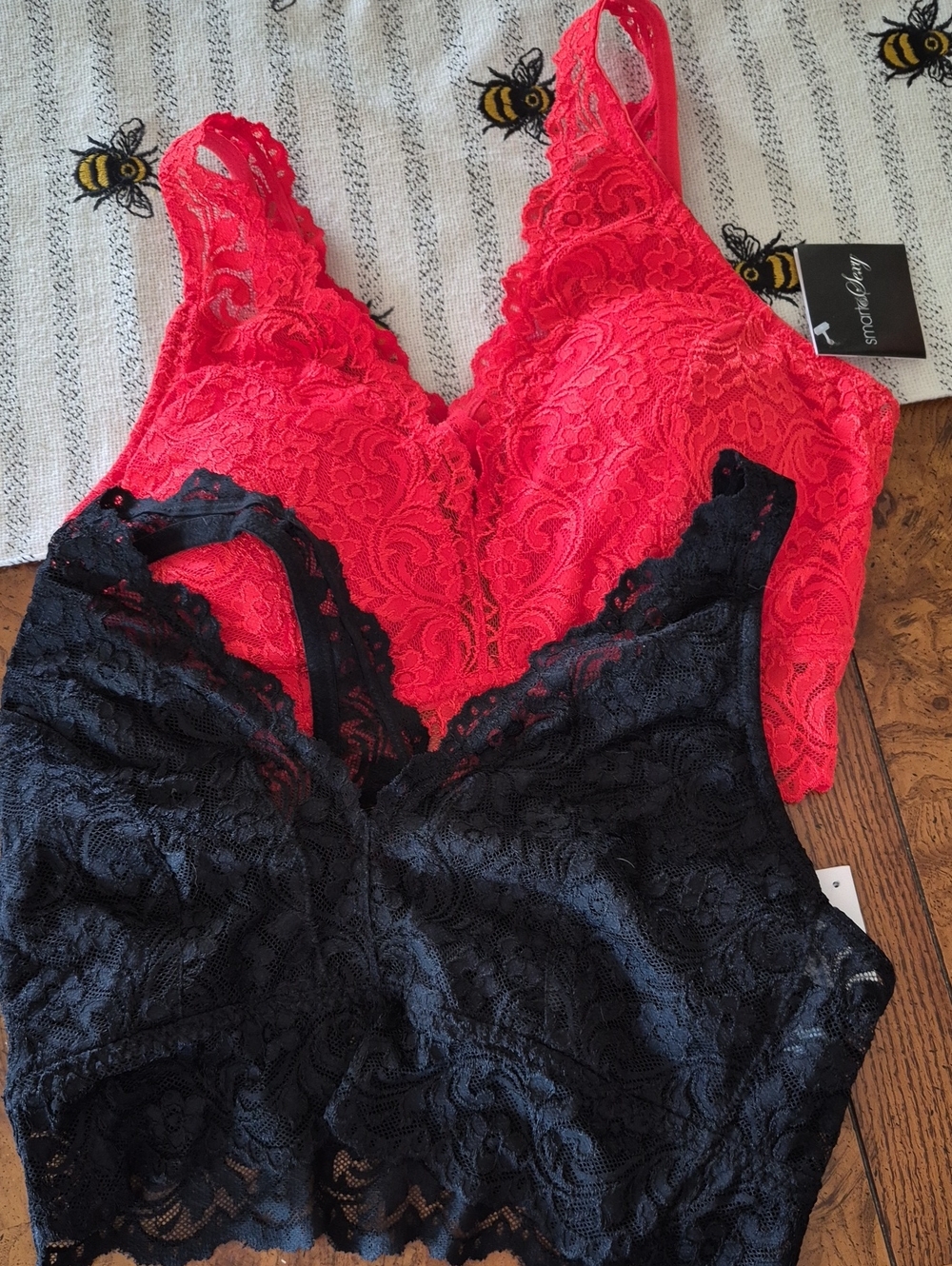 smart & sexy Lace Bralette Duo in Red and Black